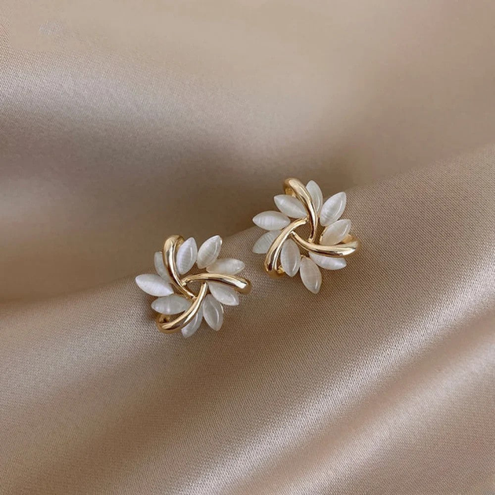 Elegant Gold Earrings with Exquisite Opal Flower Motifs